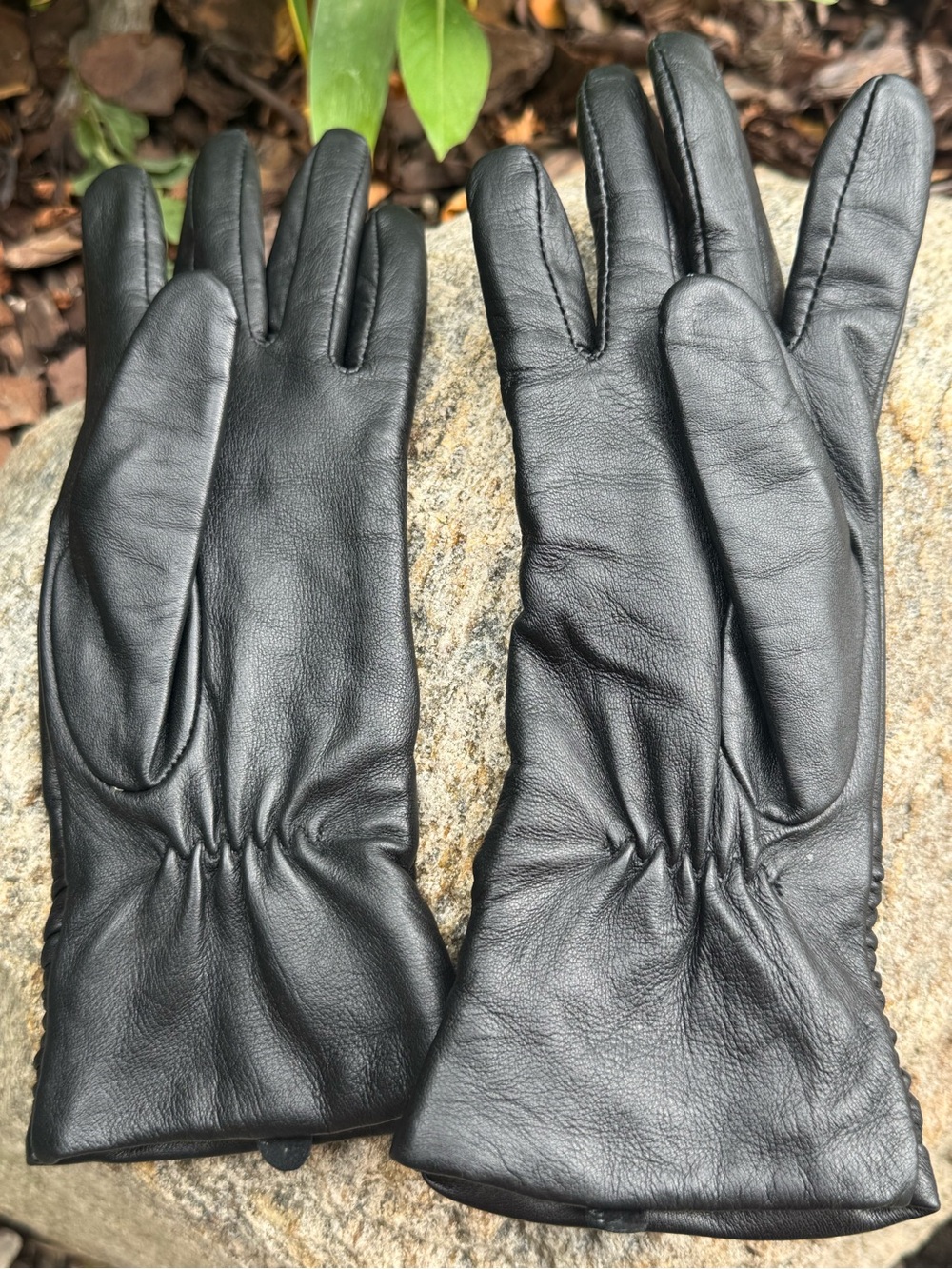 Wilson’s leather black leather gloves small - Picture 2 of 4